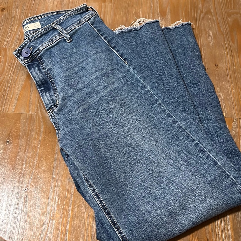Cute cropped high rise denim